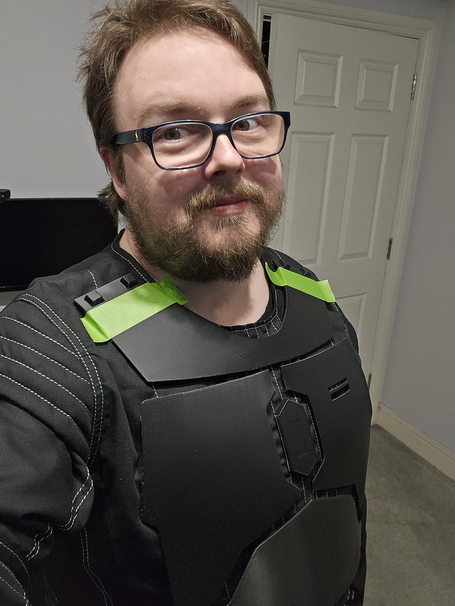 Slowly starting to come together for my Boba Fett Cosplay. #cosplay #StarWars 

Now the question is, jetpack or no jetpack?