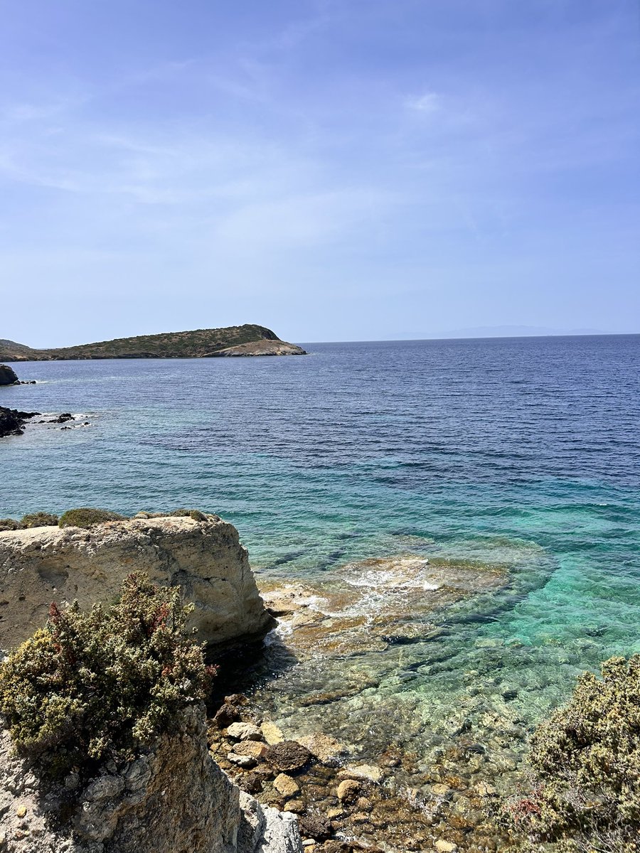 Asıl İzmirliler deniz sezonunu soğuk suyla açar