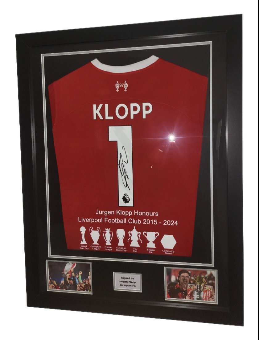 Jurgen Klopp is back in Liverpool for the weekend, see discounted collection using Klopp10 or link below

framedshirt.com/discount/Klopp…