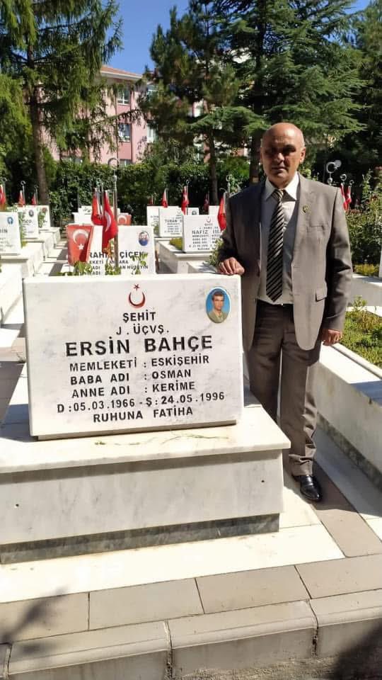🇹🇷🇹🇷🇹🇷UNUTMADIK UNUTMAYACAĞIZ🇹🇷🇹🇷🇹🇷                        
24.05.1996 Tarihinde Hakkari’de şehit olan ilçemiz Sultandağı nüfusuna kayıtlı Şehit J.Astsb.Üçvş.ERSİN BAHÇE’nin Şehadetinin 29 ncu seneyi devriyesinde saygı rahmet ve dua ile anıyorum.Ruhu Şad Mekanı Cennet Olsun..