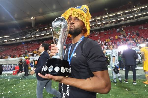 Gracias por todo RAFA CARIOCA SIEMPRE LO DISTE TODO,, NADA QUE RECLAMAR "IDOLO" Dios te bendiga siempre...#tigres