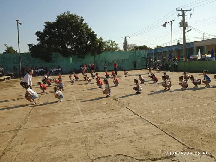 En desarrollo Festival de Composición Gimnastica de la primera infancia en el Combinado deportivo Máximo Gómez de #PericoEnVictoria #MatancerosEnVictoria #DePieYCombatienedo
