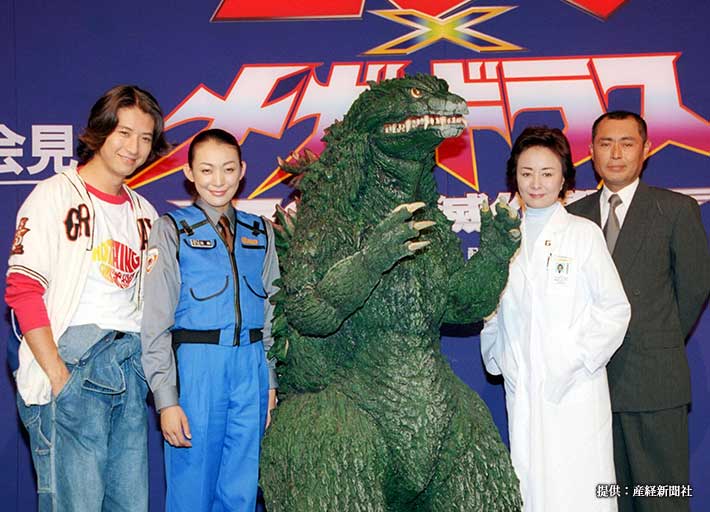 RECORD-BREAKING GODZILLA ACTORS
A thread about actors who appeared in at least 10 Godzilla films. Many of them showed up again and again so even if you think you may not know them you certainly remember their roles.
But which actor has been in the most films?
1/10
🧵