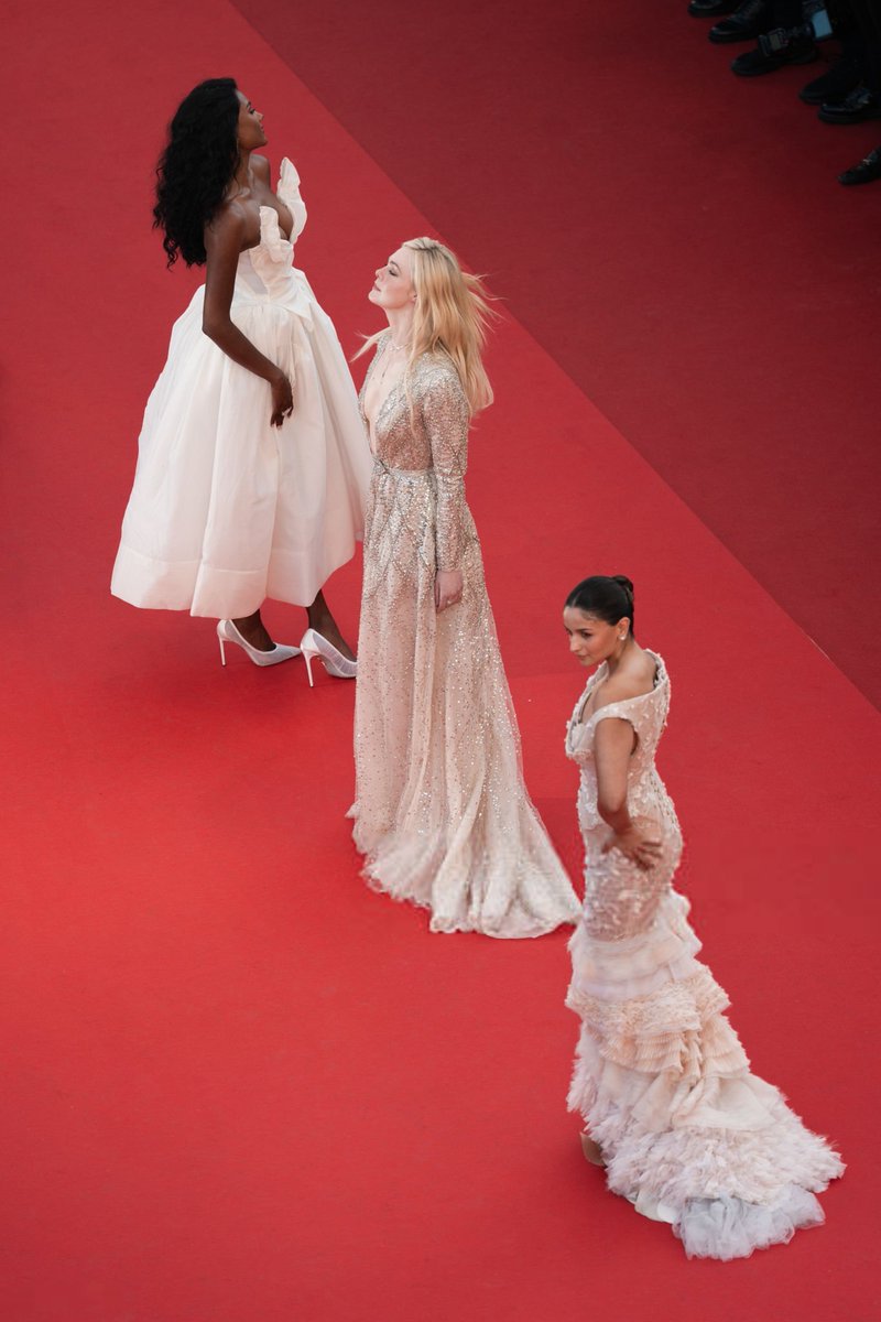 This picture of Simone Ashley, Elle Fanning &amp; Alia Bhatt is so poetic!!🪽