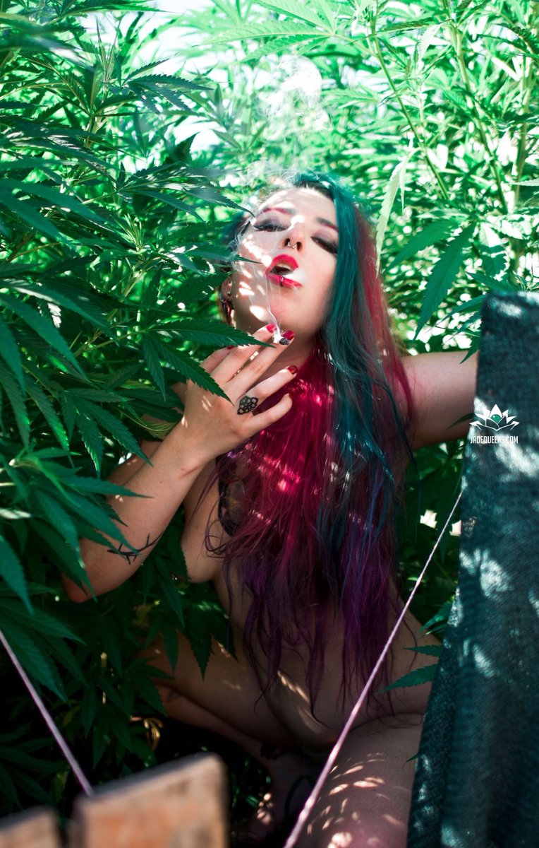 Triplexotic_'s tweet photo. Mm les gustan chapadas? Fumonas? Quien por ahí con ganitas de conóceme más? https://t.co/MJPb8ZWhC8