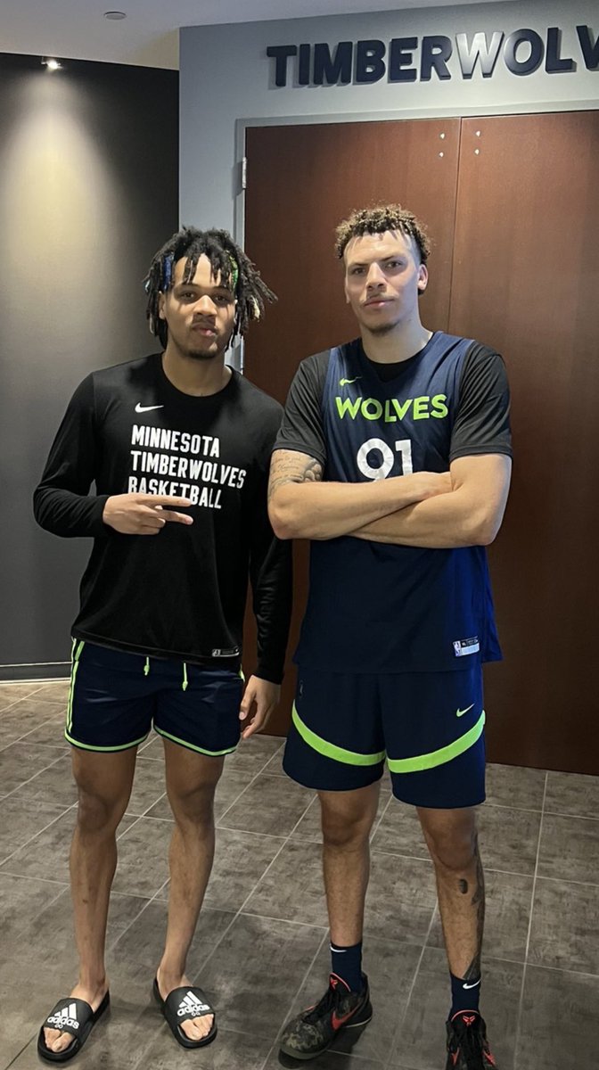 takhtehchianmd's tweet image. 2 of the very best Illinois basketball players in the last decade 

Pic via the Hawk