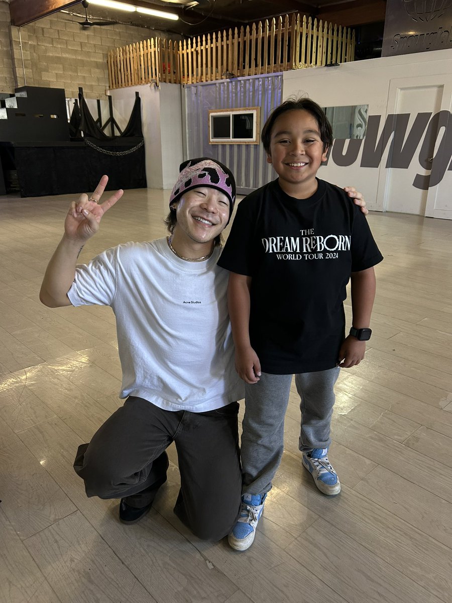 beeancx's tweet photo. Kingston learned the  Calico dance from fancams, and when he decided to perform it at the talent show, I knew he might need a boost. Who better than his favorite tour dancer—Josh! 😊 He’s ready to dance with the rest of the team 😆 https://t.co/nYnZM8pDwb