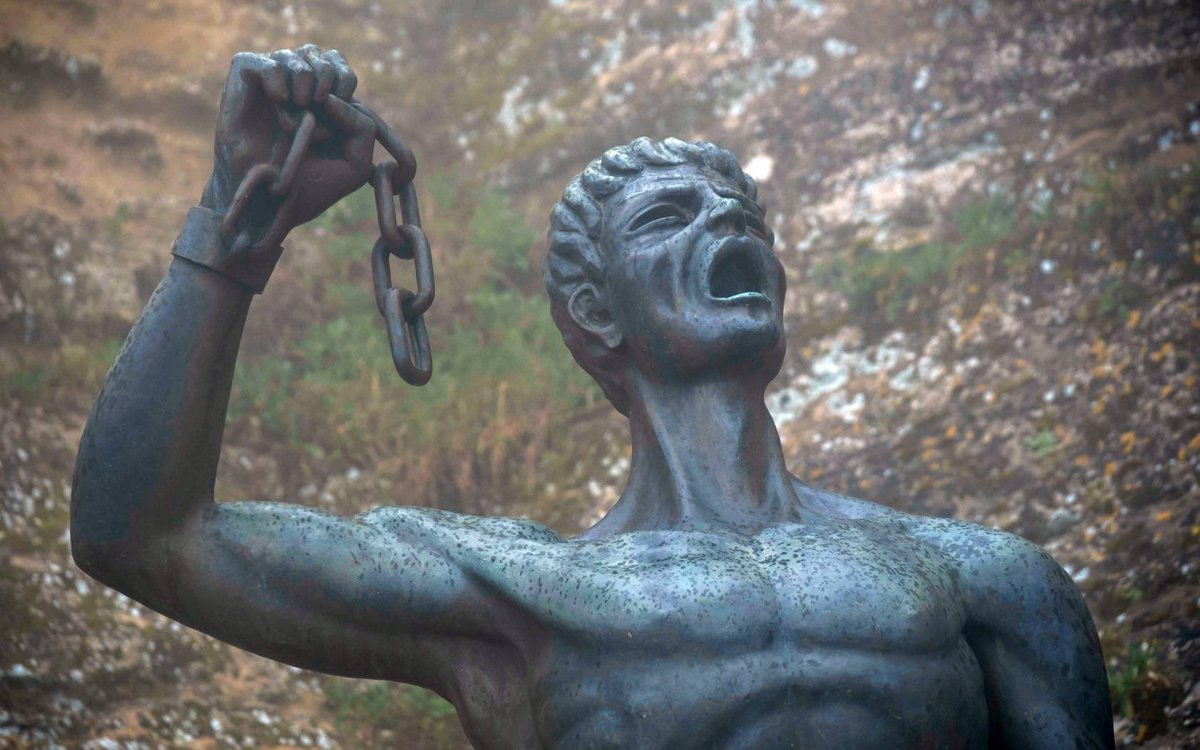 يونس السوري، قائد جملة من الثورات على الحكم الروماني، ولد في أفاميا، المعروفة اليوم بمدينة حماة في سوريا. الغريب أنّ سيرته الذاتية قد شُوّهت مؤخرًا في "ويكيبيديا"، حيث تم نسبه زورًا إلى إسرائيل واليهود !!

إلى متى سيظلّ التزوير يطول شخصيات سوريا المنسية !؟