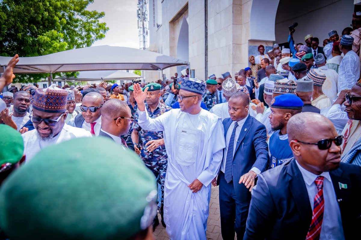 Today, I had the honour of joining esteemed dignitaries at the JIBWIS National Mosque in Utako, Abuja, to witness the solemn and joyous occasion of the wedding Fatiha of the daughter of Alhaji Magaji Tambuwal, the immediate past Clerk to the National Assembly.

It was a moment of