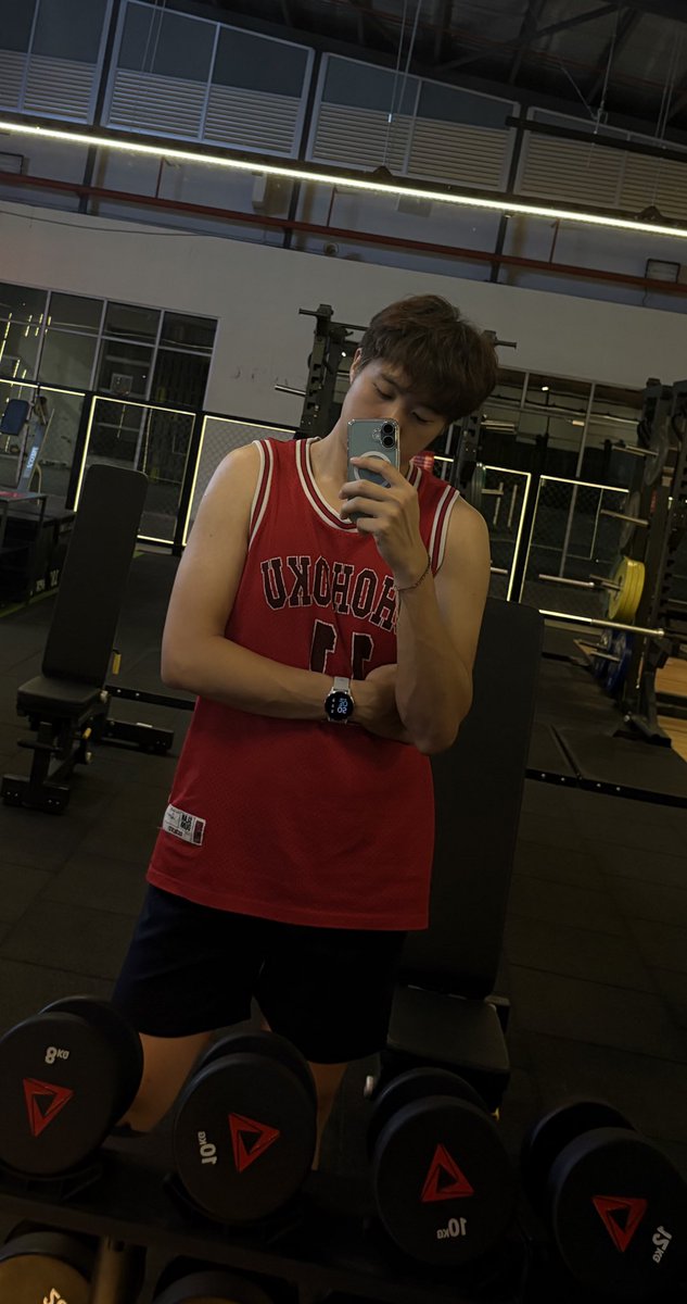 🌚又是只睡3个半小时的一天，不懂还以为我已经80岁