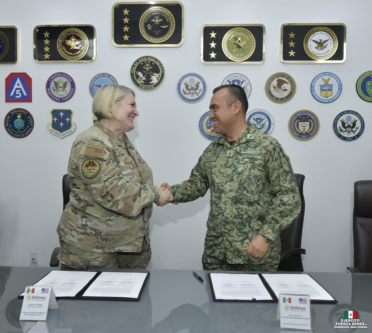 @Defensamx (@defensamx1) on Twitter photo El General Brig. E.M. Juan Manuel Portillo M. <a href="/Defensamx1/">@Defensamx</a> y la General Jenkins, <a href="/USNorthernCmd/">U.S. Northern Command</a> y <a href="/NORADCommand/">North American Aerospace Defense Command</a> formalizaron el Acuerdo de Apoyo Logístico, Suministros y Servicios (ACSA), con esto se fortalece la colaboración logística bilateral, #GuardianesDeLaSoberanía y El General Brig. E.M. Juan Manuel Portillo M. <a href="/Defensamx1/">@Defensamx</a> y la General Jenkins, <a href="/USNorthernCmd/">U.S. Northern Command</a> y <a href="/NORADCommand/">North American Aerospace Defense Command</a> formalizaron el Acuerdo de Apoyo Logístico, Suministros y Servicios (ACSA), con esto se fortalece la colaboración logística bilateral, #GuardianesDeLaSoberanía y