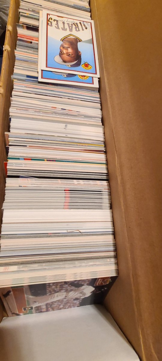 dereleeke's tweet image. Going through and sleeving my Bonds' that I've had in boxes for decades, found some worthy of top loaders!