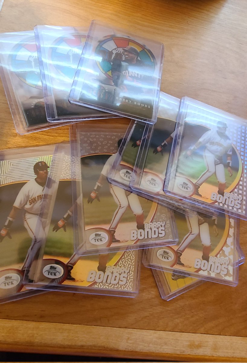dereleeke's tweet image. Going through and sleeving my Bonds' that I've had in boxes for decades, found some worthy of top loaders!