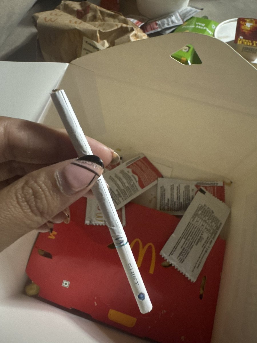 Whatstoday_KA's tweet photo. Ordered a Minicraft meal for my niece from McDonald's Banerghhata road, Bangalore - found a cigarette inside the box.
This is beyond shocking and dangerous!
@McDonaldsIndia @fssaiindia @zomato @deepigoyal please take urgent action.
#FoodSafety #McDonaldsIndia https://t.co/S0BC911z3J