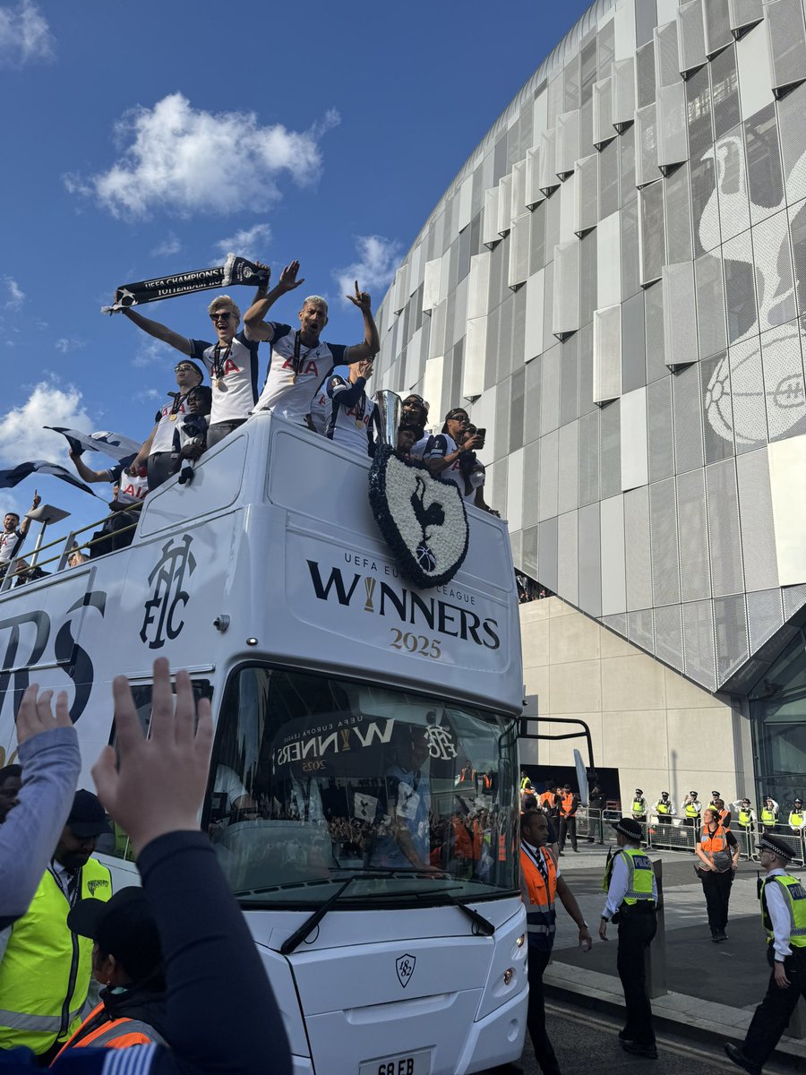 Becci 🦄 tweet media