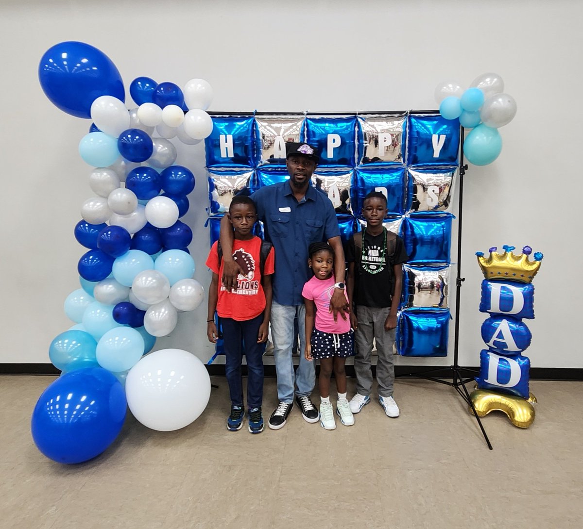 JSES_Stallions's tweet photo. We loved seeing so many of our @JSES_Stallions share a special moment with their fathers at #DonutsWithDad this morning! 🍩🩵🍩 https://t.co/0UhqcUVQXX