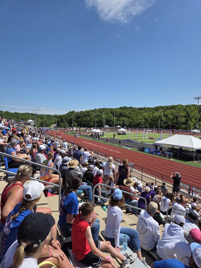 JHS Blue Jays Track and Field (@bluejaystrack) on Twitter photo Matthew Waltman makes the 400m look easy as he secures his spot in the finals tomorrow! Way to roll buddy!
<a href="/R7Activities/">R7 Activities</a> Matthew Waltman makes the 400m look easy as he secures his spot in the finals tomorrow! Way to roll buddy!
<a href="/R7Activities/">R7 Activities</a>