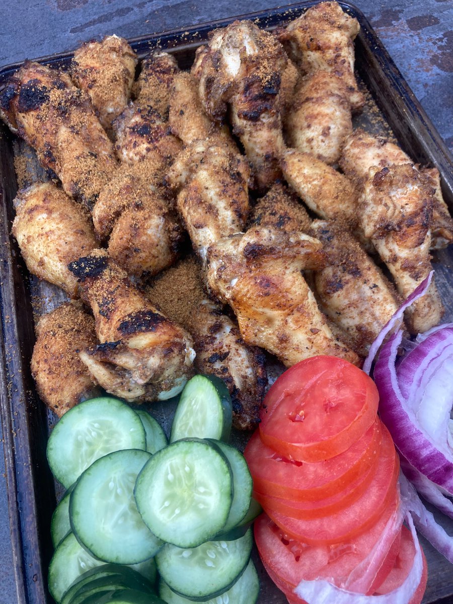 simileolu's tweet photo. This is a chicken wing salad 😂 @ekokitchenla 🥹🙏🏿✨ https://t.co/BoLqFJLDdO
