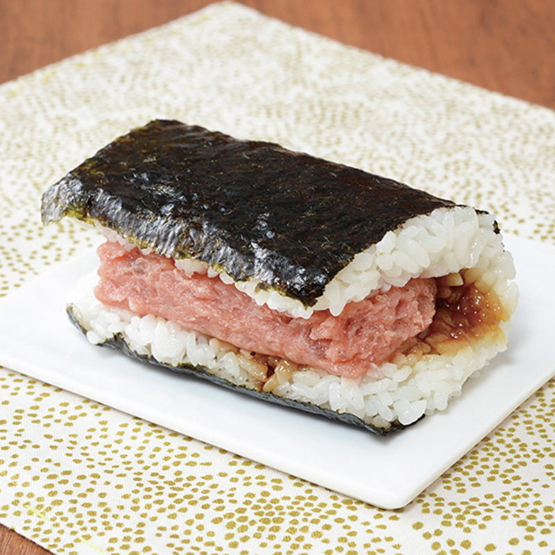 akiko_lawson's tweet photo. ＼片手で丼(ドドドン)！？／
「具！おにぎり まるでまぐろたたき丼(卵黄ソース)」が発売中♪
なめらかな食感のまぐろたたきと卵黄ソースが相性ばっちりです(^^)
#ローソン
https://t.co/GUQo4SU5Jw https://t.co/ySZMLQTsMN