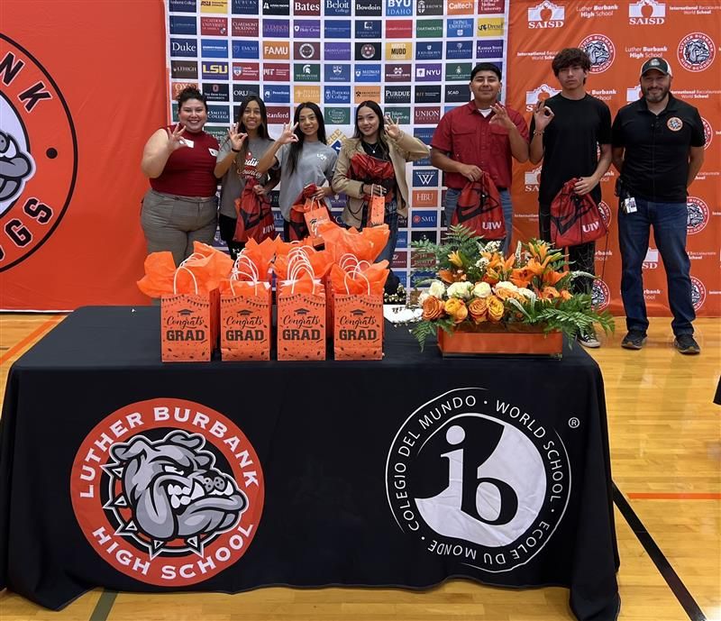 We’re wrapping up the week with a few incredible Decision Day celebrations! 🎓💥
From St. Anthony Catholic High School 🐝 , Stevens High School 🦅 and Burbank High School 🐾 UIW is proud to be part of your journey! ❤️🖤