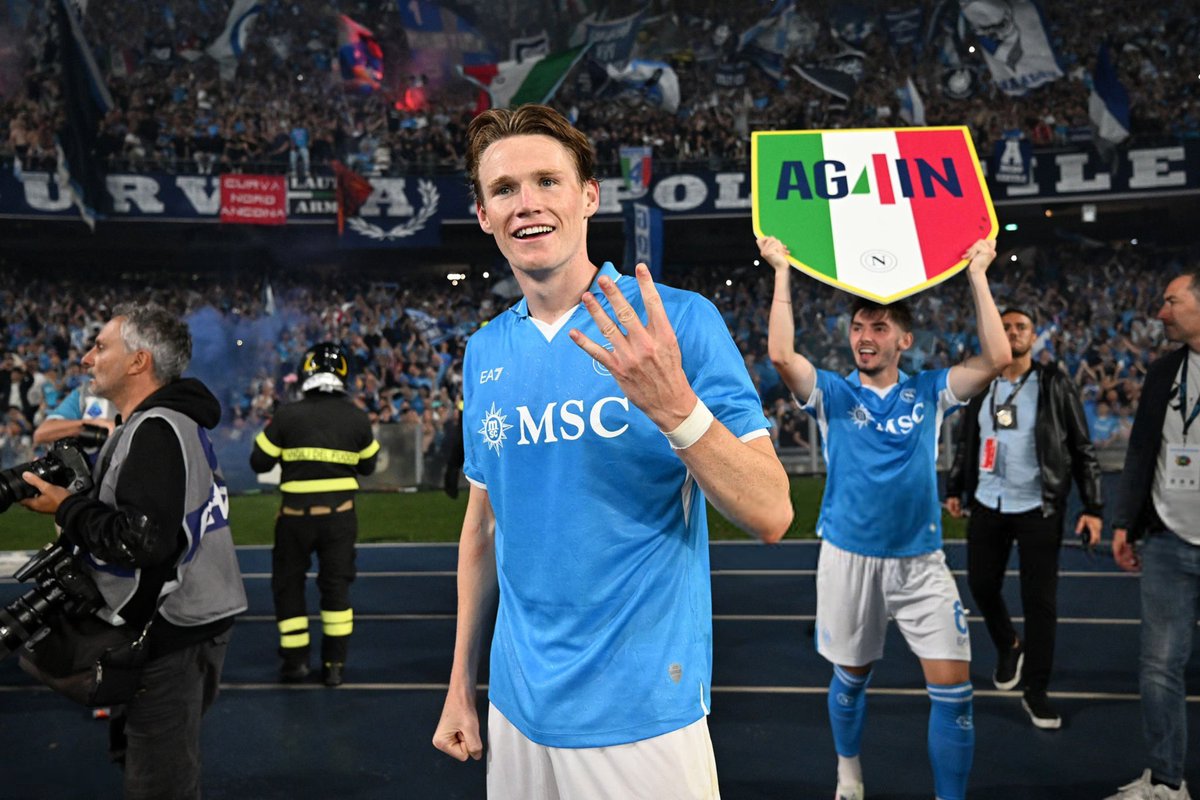 mctominay_HQ's tweet photo. Scott mctominay 4️⃣ 

 #NapoliCagliari #mctominay https://t.co/uyobCxLnrO