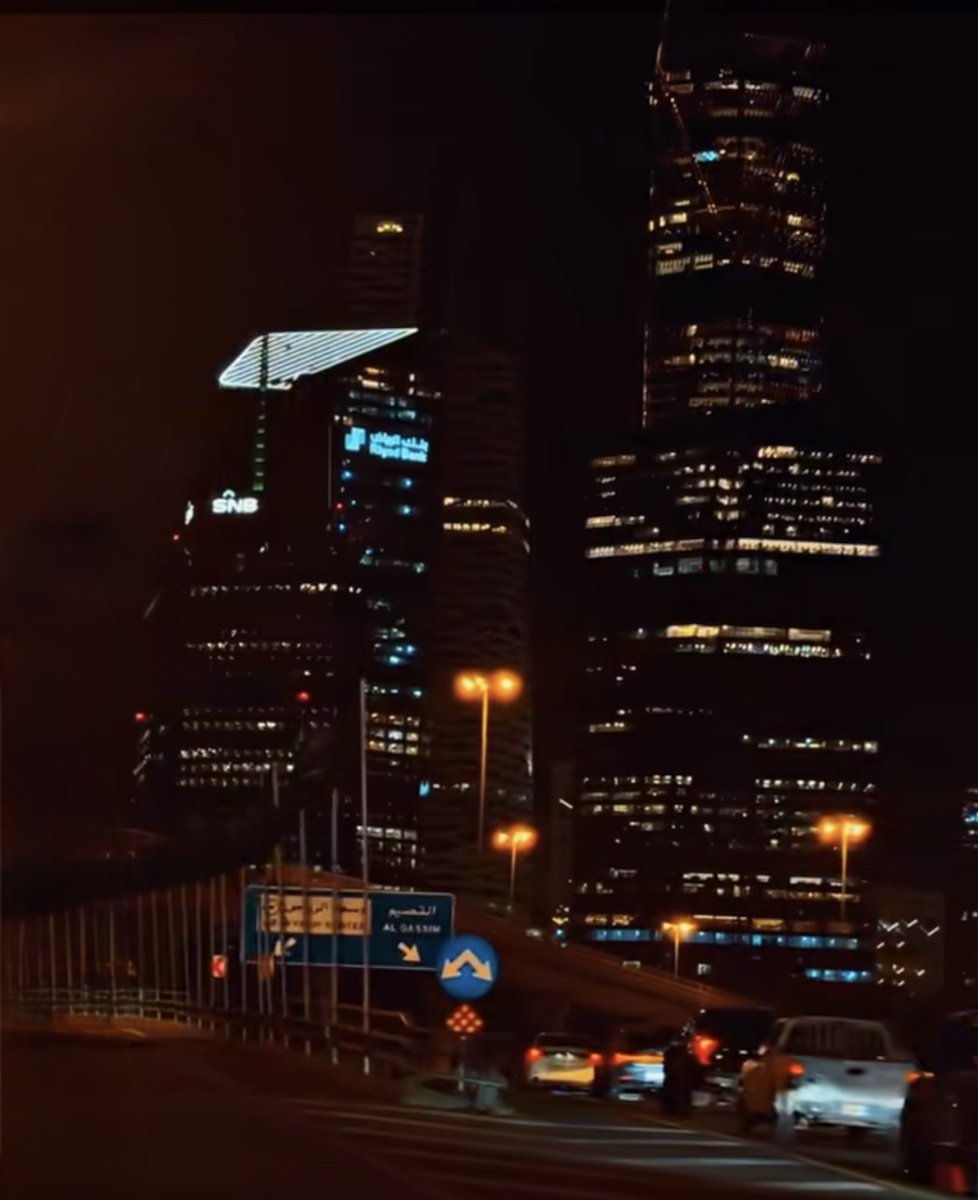 اهتمامك بمن لايهتم بك اهانه👌