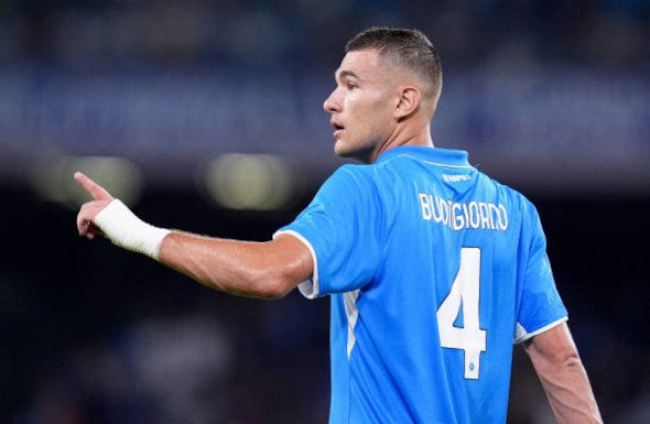 claudioiade71's tweet photo. Complimenti al #Napoli per questo meritato #scudetto e complimenti ad un ragazzo eccezionale che quel numero se lo era messo sulle spalle sin dall'inizio... 4 Grande Alessandro #Buongiorno cuore granata per sempre 💓💪 https://t.co/NBRoLX5vRq
