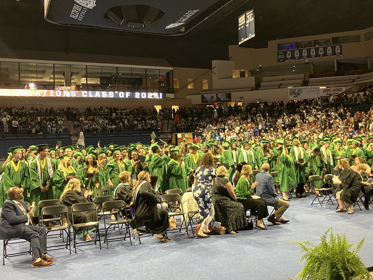 Presenting your Start Spartan Class of 2025.

Congratulations graduates!

#TPSProud
🟥🟦🟩🟨