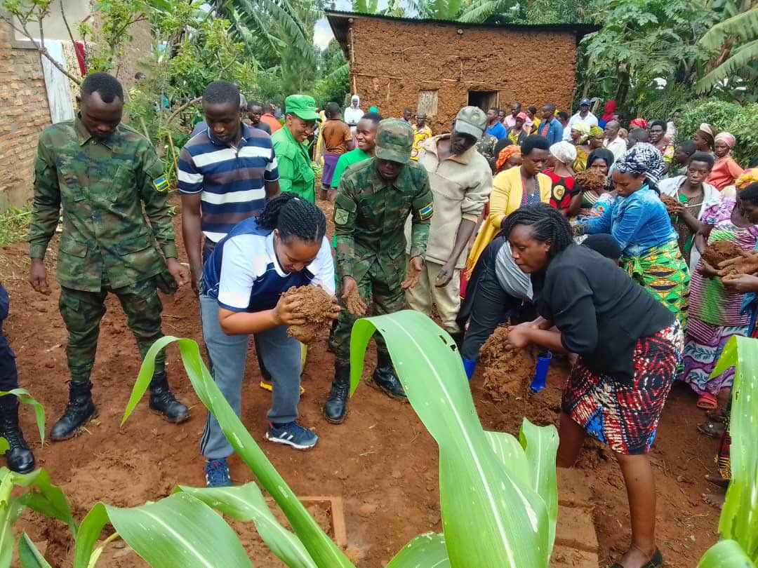KIRAMURUZI SECTOR OFFICIAL (@kiramuruzio) on Twitter photo Nyuma yβUmuganda abaturage bakanguriwe gukomeza kugira isuku ,ubwisungane mu kwivuza ndetse no kwirindira umutekano bafatanyije nβinzego zβumutekano.
<a href="/GatsiboDistrict/">Gatsibo District</a>
<a href="/RwandaEast/">πππ¬πππ«π§ ππ«π¨π―π’π§ππ | ππ°ππ§ππ</a>
<a href="/RwandaLocalGov/">Ministry of Local Government | Rwanda</a> Nyuma yβUmuganda abaturage bakanguriwe gukomeza kugira isuku ,ubwisungane mu kwivuza ndetse no kwirindira umutekano bafatanyije nβinzego zβumutekano.
<a href="/GatsiboDistrict/">Gatsibo District</a>
<a href="/RwandaEast/">πππ¬πππ«π§ ππ«π¨π―π’π§ππ | ππ°ππ§ππ</a>
<a href="/RwandaLocalGov/">Ministry of Local Government | Rwanda</a>