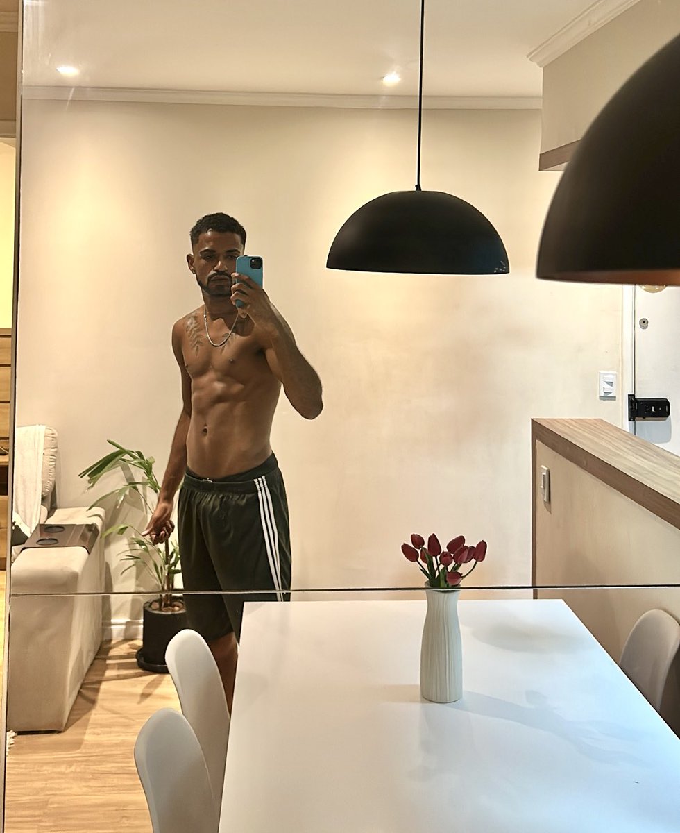 _alanbrener's tweet image. Sextou aí ?! 🤌🏾