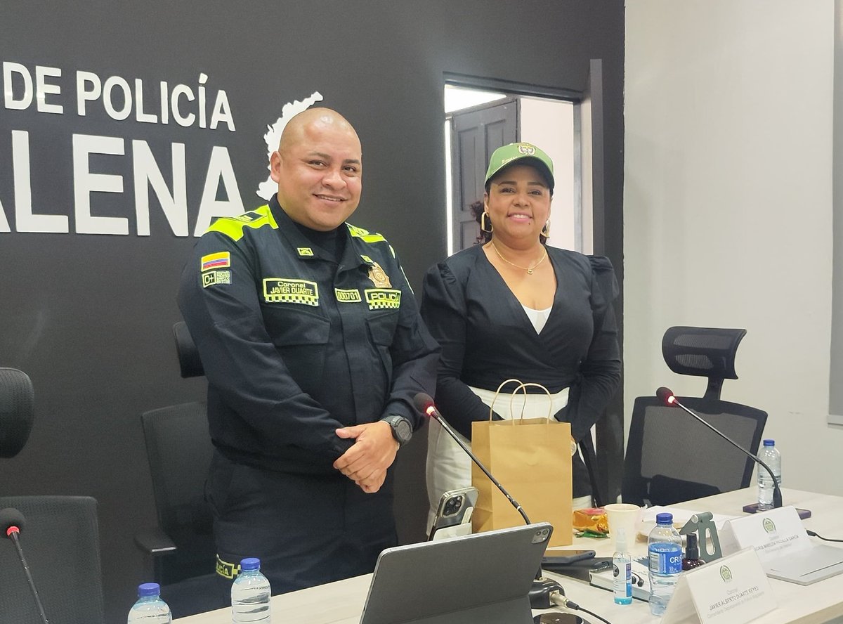 PoliciaDEMAG's tweet photo. La @PoliciaColombia en el Magdalena sostuvo reunión con la Dra. Ingrid Mirelda Padilla García, Secretaria del Interior, para coordinar acciones integrales que fortalezcan la seguridad y convivencia en el departamento. Trabajo conjunto por la
#SeguridadEnElTerritorio https://t.co/Y0DGIWegAb