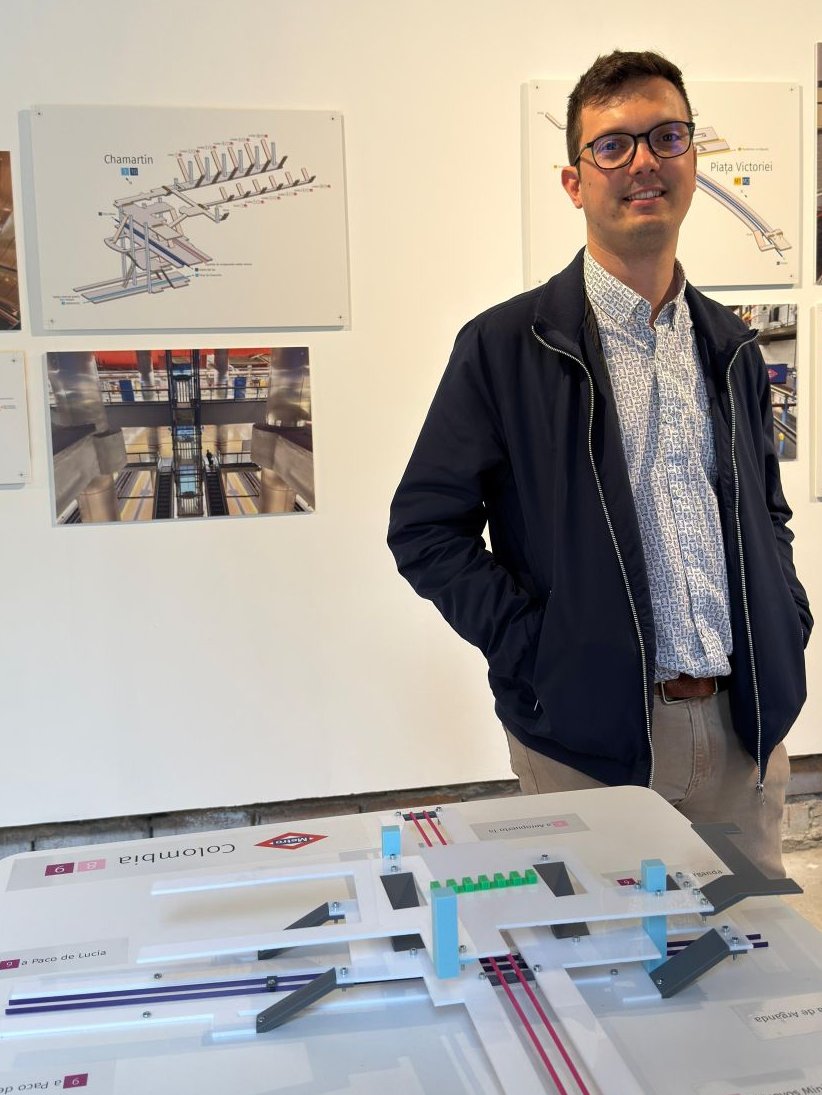 El company Albert Guillaumes exposa per primer cop una part del projecte d'Estacions i intercanviadors. Són deu perspectives i quatre maquetes que s'exposen a l'estand de l'Embaixada Bucarest a la Romanian Design Week linkedin.com/company/romani…, que té lloc a Bucarest durant aquesta