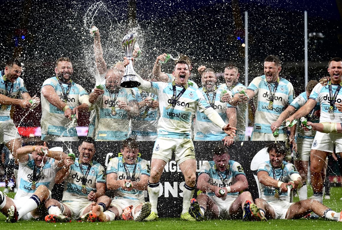 jjgiddens's tweet image. Bath Rugby celebrate winning the EPCR Challenge Cup Final after victory over Lyon Olympique Universitaire the Principality Stadium in Cardiff