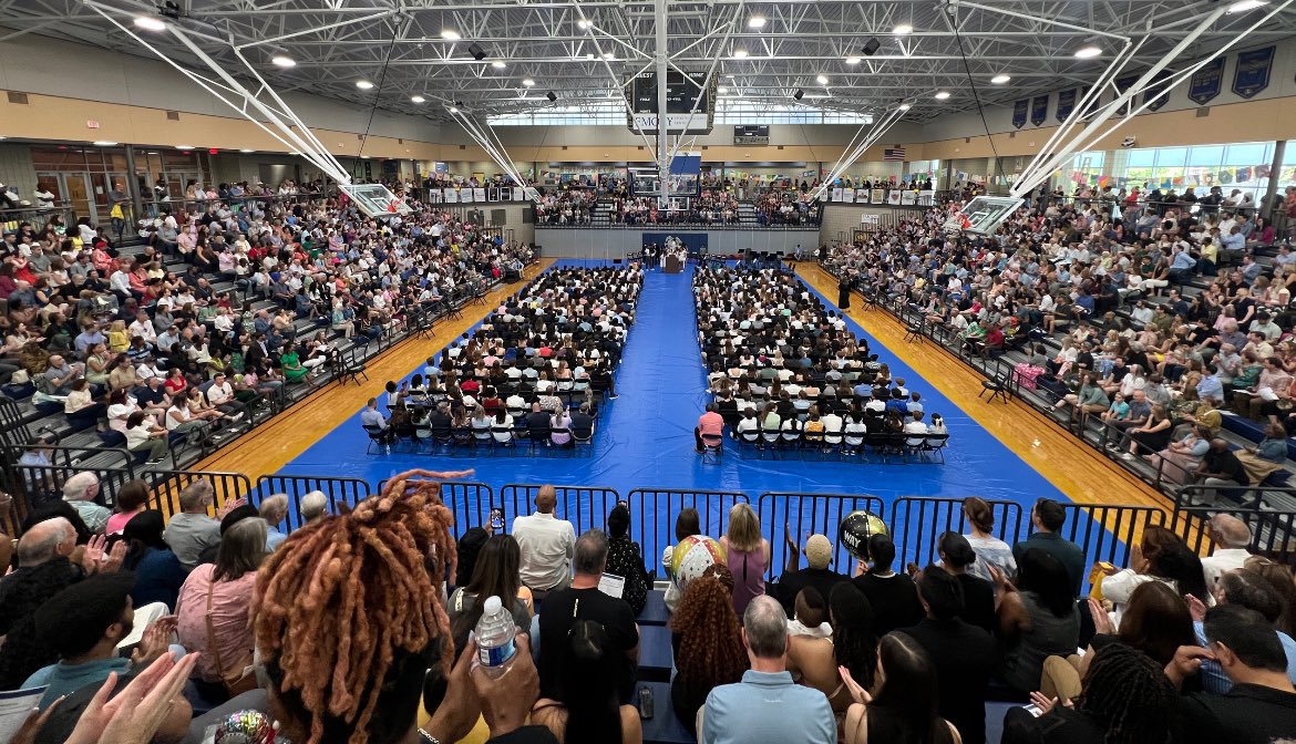 DecaturBulldogs's tweet image. A week full of celebration! 🎓🏅🎉

From Graduation to Capstone presentations to Awards Banquets, our Bulldogs have given us so much to be proud of.

Cheers to a year of growth, grit, and unforgettable accomplishments!  #GoBilldogs