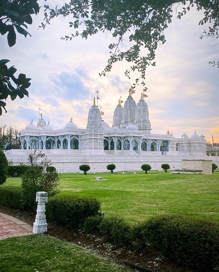 What adds vibrancy to your life?

#BAPSHouston #BAPS #Houston #houstonarchitecture #visithouston #mandir #HTX #mandir #mandirmoods