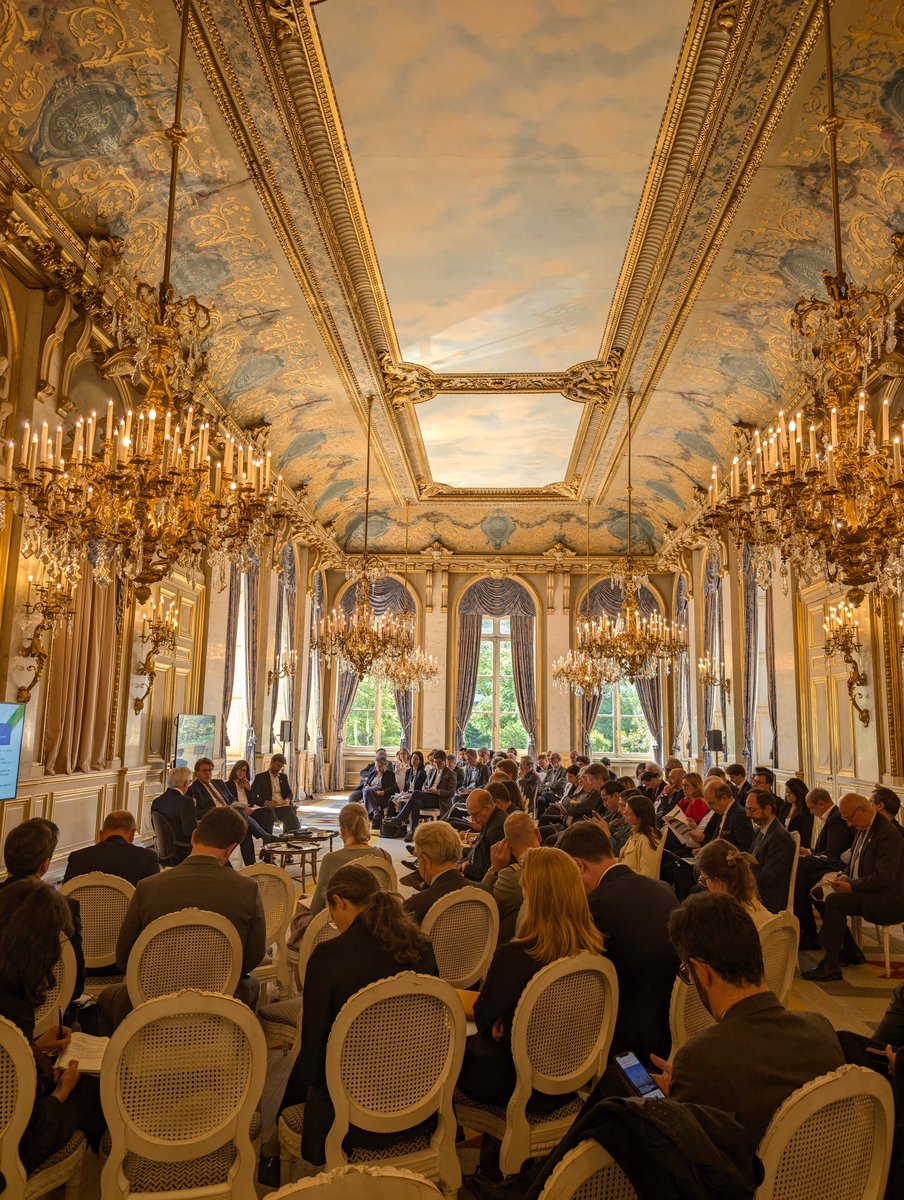 Une journée exceptionnelle de débats <a href="/francediplo/">France Diplomatie 🇫🇷🇪🇺</a> pour les 50 ans du Centre d’analyse, de prévision et de stratégie 🎂

Et un immense plaisir de réunir toute la grande famille du #CAPS pour l’occasion, en présence du Ministre <a href="/jnbarrot/">Jean-Noël Barrot</a>