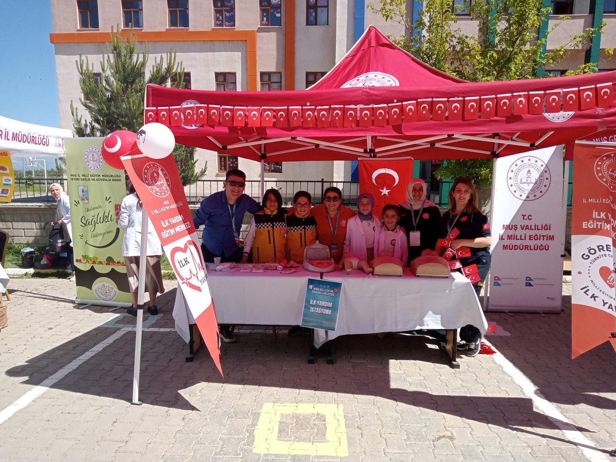 iyem49's tweet photo. Sağlık Bakanlığı ve Milli Eğitim Bakanlığı'nın ortaklaşa yürüttükleri "Sağlıklı Çoçuk Sağlıklı Gelecek" projesi kapsamında ilimizde yapılan şenlikte biz de istasyonumuzu kurduk.
@Yusuf__Tekin @meb_dhgm @omurfatih @EnverkV @MusMilliEgitim1 @musisgb49 @cemalunal_ https://t.co/Bukboji5Kl