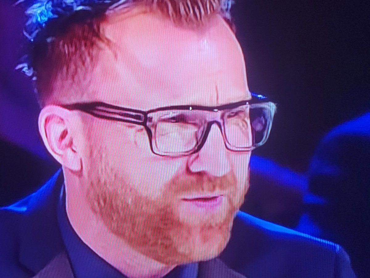 I'm digging the frame of glasses but can't find them online. Help