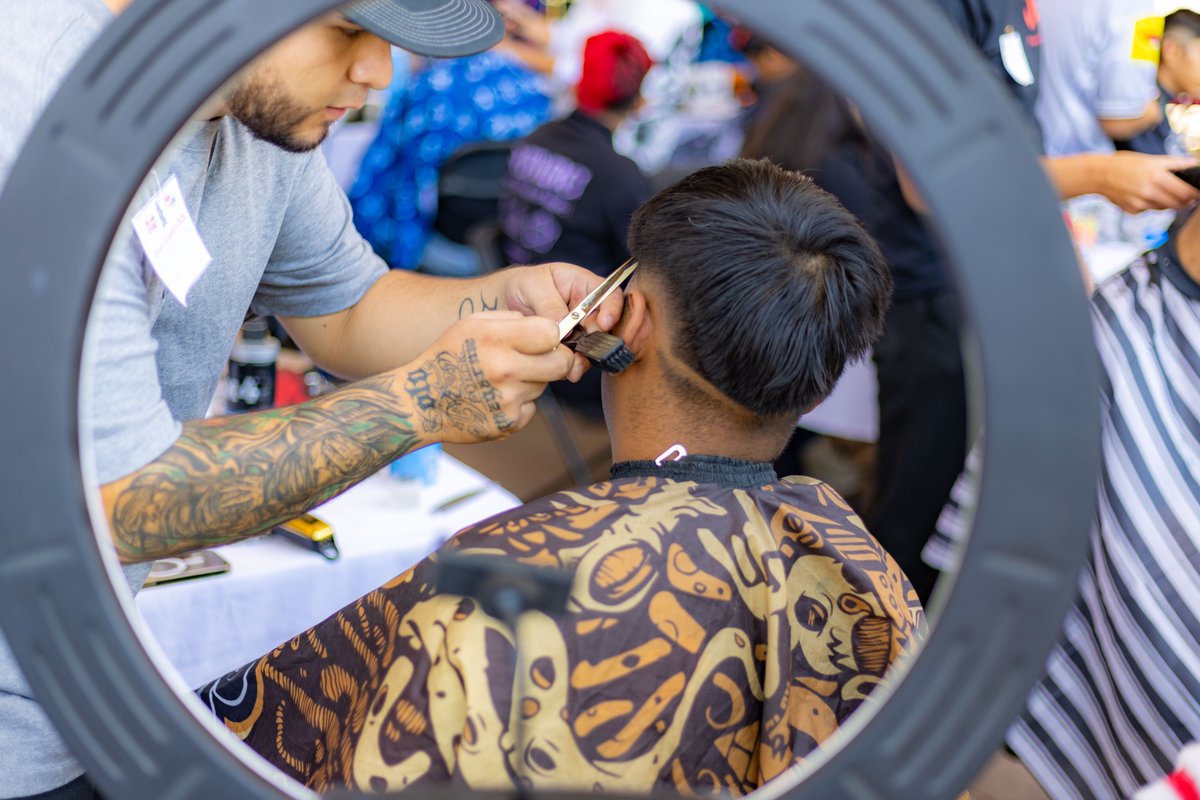 GobCoacalco2022's tweet photo. 💈✨ ¡La Batalla de Barberos Coacalco fue un espectáculo de talento juvenil!
Desde cortes clásicos hasta propuestas audaces en freestyle y color, cada participante dejó su huella y demostró que en Coacalco hay una generación decidida a destacar y construir su futuro con pasión. https://t.co/zPTDsmUMhx