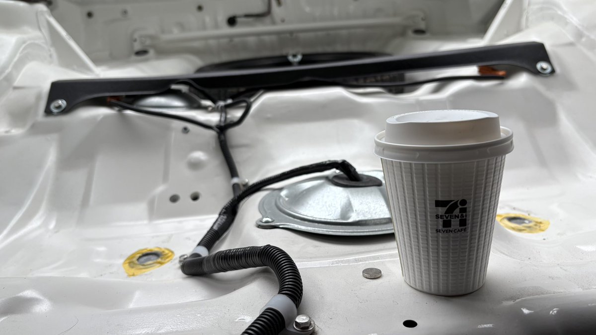 StaffKen1's tweet photo. 🧰🛠️��🔧☁️
また、いつもの場所で
モーニングコーヒーを☕️

鳥さんのさえずり
癒されますねぇ🐥

インテくんにメータ追加したので
ちょっとヤンチャ感がでたかな

もうイイ年齢なんですけどね
相変わらず精神年齢幼いなぁ。。。💧 https://t.co/CPMJaxeenH