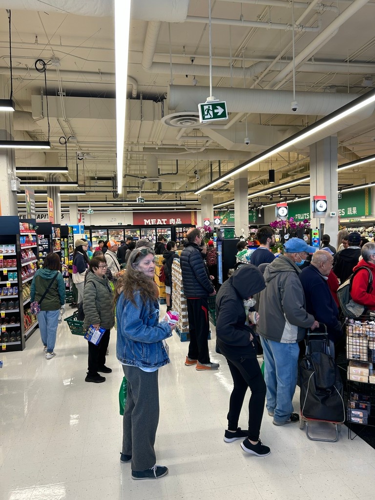 UFCW_1518's tweet image. This store converted to a unionized PriceSmart Foods this week, and we’re proud to welcome these workers into our union family. Great to see such strong community support at their grand opening!