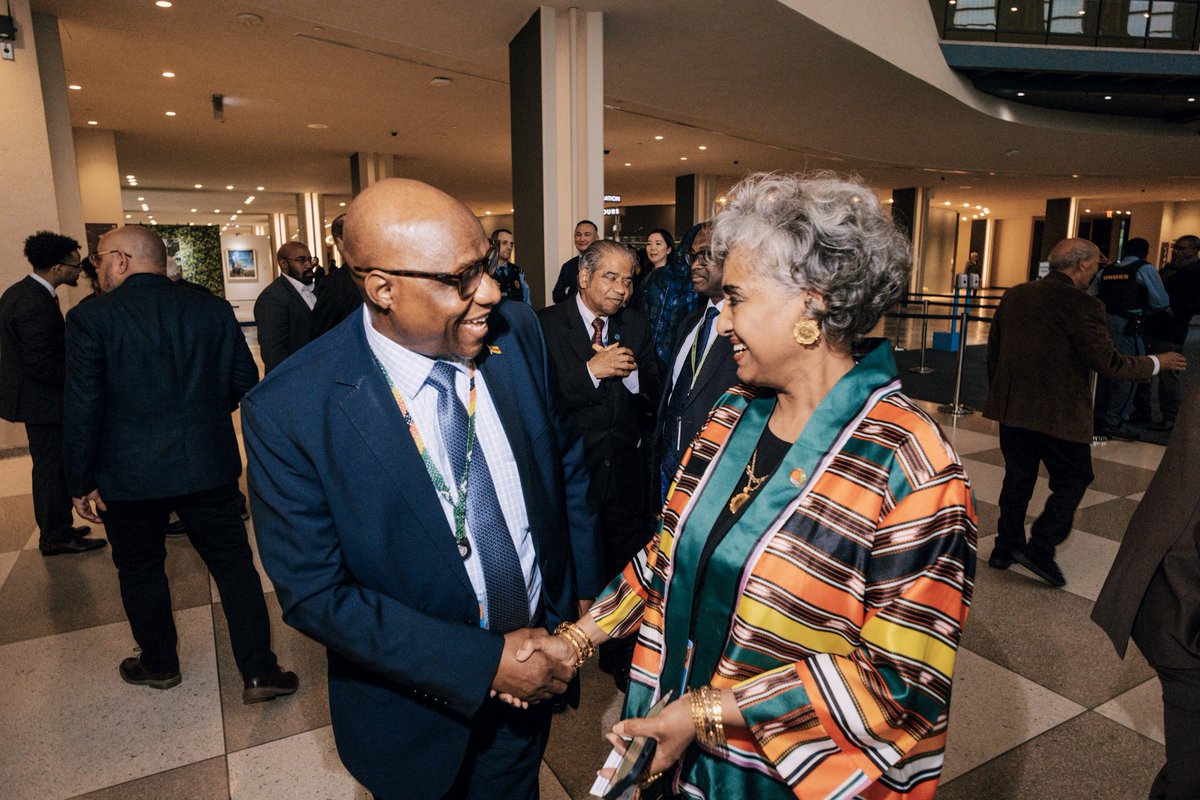 Eritrea_UN's tweet image. A beautiful reception celebrating #EritreanIndependenceDay and the vibrant spirit of the #Eritrea|n people with the #UN diplomatic community 🇪🇷🇺🇳
#EritreaShinesAt34