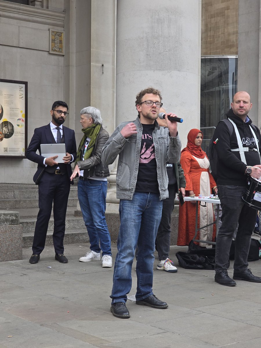 Thank you to everyone who took a stand at tonight's emergency demo for Palestine.

Starmer, Lammy - words are not enough! Action now.

Stop all arms sales!
Stop all trade now!
Sanctions and boycott now!