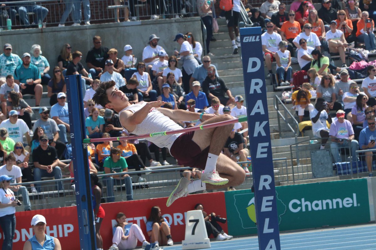 TheNews_Sports's tweet photo. State track and field result: Hillcrest’s Kale Bailey clears the bar at 6-01.00 in the 1A high jump to place 4th. @gohillcrest https://t.co/dPfWo24Q2b