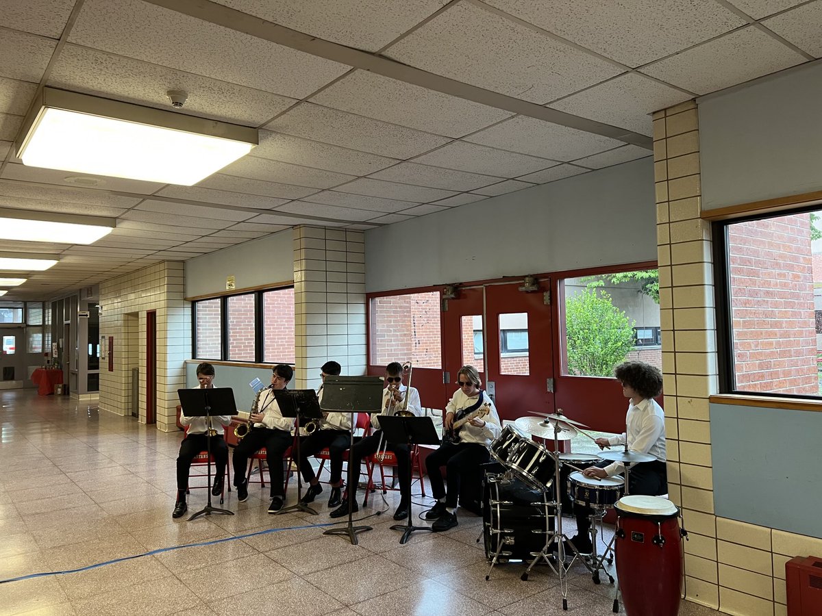 ELHS hosted a great art show last night.  The results of spectacular talent and dedication on display.  The large crowd also got to enjoy two musical ensembles.  #Learningisfun