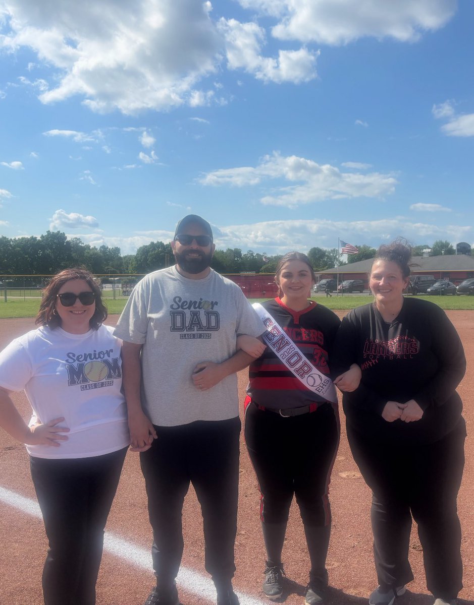 Edinburgh softball gets a 17-1 win over Waldron on Senior Night to finish the regular season 🥎

Thank you Lexi Riley for your dedication to Edinburgh softball 🎉