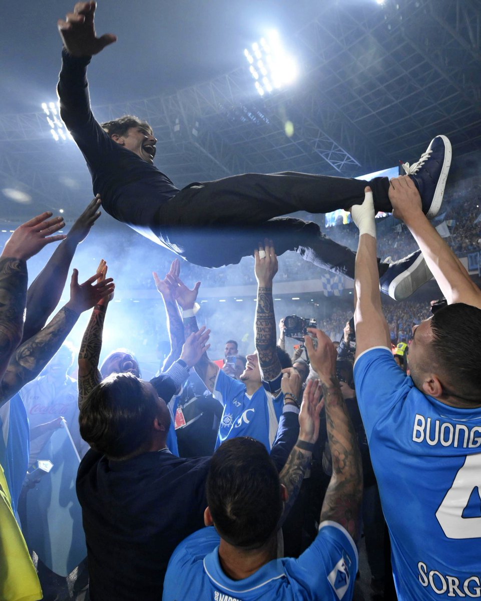 O primeiro treinador a sagrar-se campeão italiano por três clubes diferentes. Don Antonio Conte.