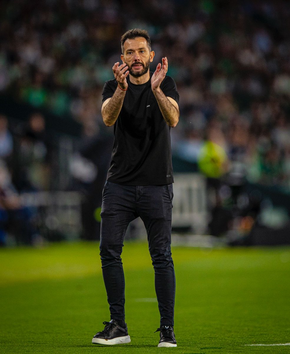 Finaliza una temporada donde fuimos capaces de lograr el objetivo gracias al esfuerzo y compromiso de la plantilla y al apoyo incondicional de toda la afición del @ValenciaCF. Sin esa conexión no habría sido posible. Empezamos una nueva etapa de ilusión y planificación. AMUNT!