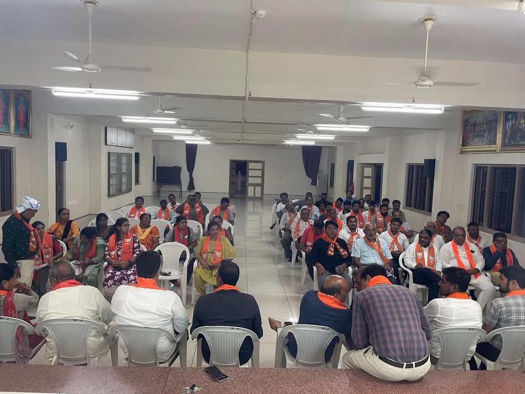 આજ રોજ ન્યુ રાણીપ ખાતે માનનીય વડાપ્રધાન શ્રી નરેન્દ્રભાઈ મોદી સાહેબ ગુજરાતના પ્રવાસ અર્થે આવી રહ્યા છે તેના ભાગરૂપે તેમજ તિરંગા યાત્રા તેમજ પ્રધાનમંત્રી નરેન્દ્રભાઈ મોદી સાહેબના મન કી બાત કાર્યક્રમના ભાગરૂપે મિટિંગ યોજાઈ હતી..