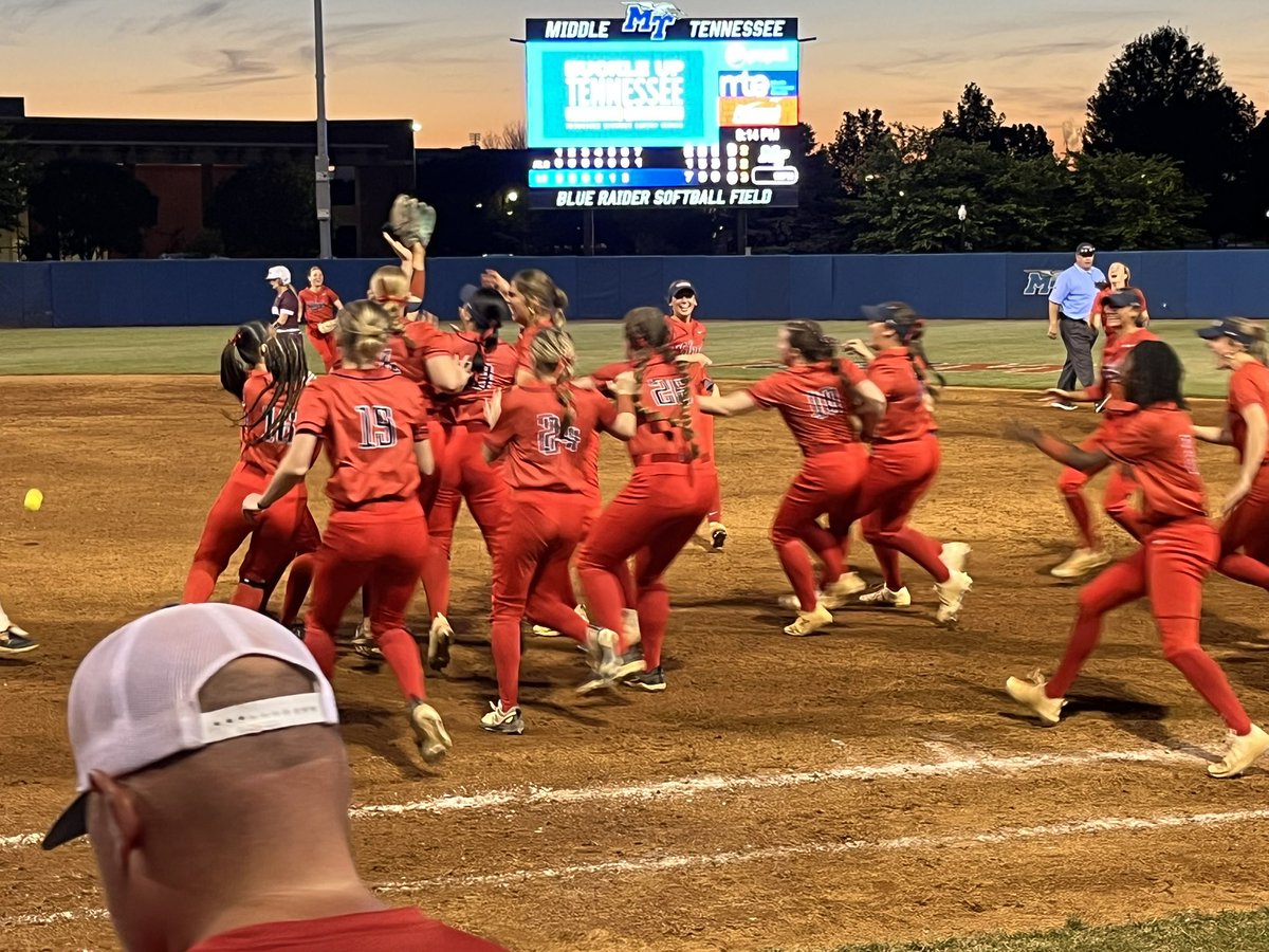 LCWolvesSports's tweet image. 🏆 BACK-TO-BACK STATE CHAMPIONS 🏆 The @LibertyCreekSB team are your back-to-back TSSAA Class AA State Champions after a 7-1 win over Alcoa High School tonight at MTSU! This team also never lost a game against a Tennessee team all year!
#OnePack | #StateChampions